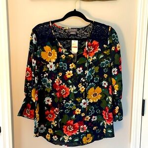 Women’s Van Heusen Shirt Size XS NWT